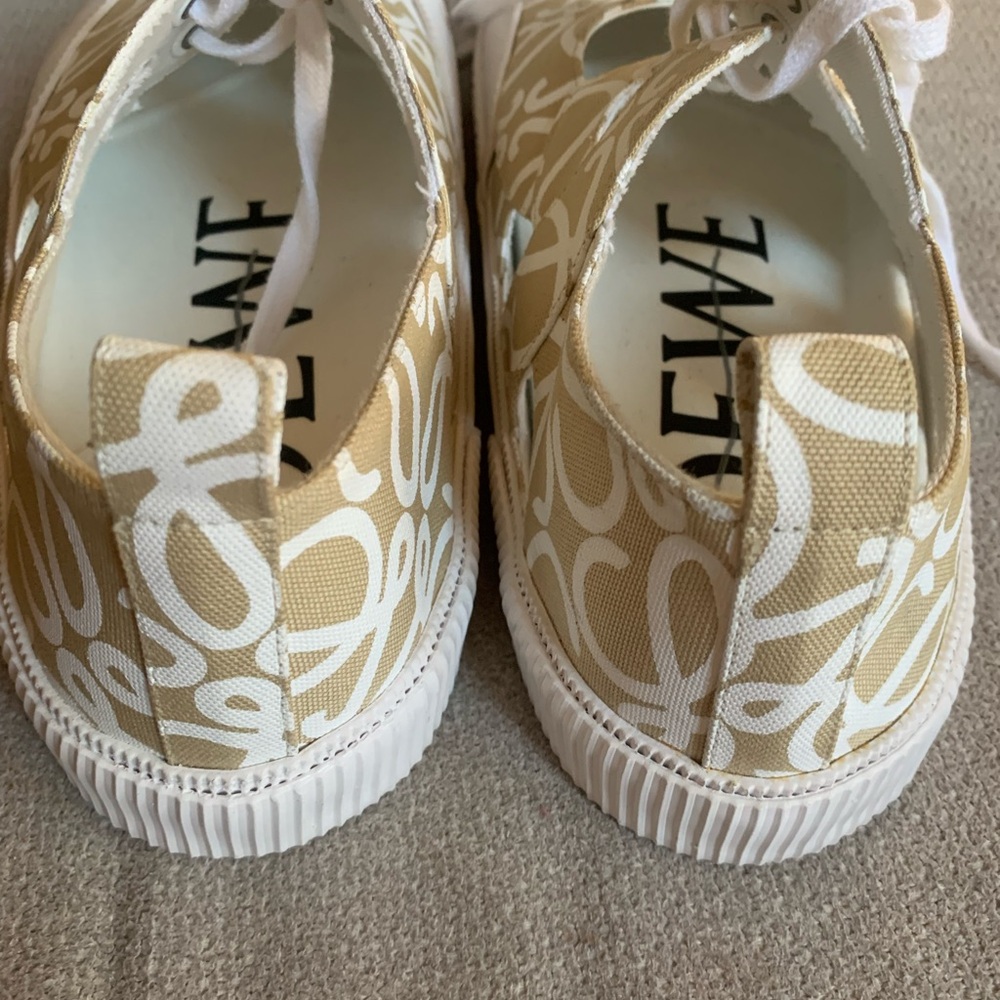 NWT size 41  monogram canvas Loewe Beige and White Sneakers - Picture 4 of 8